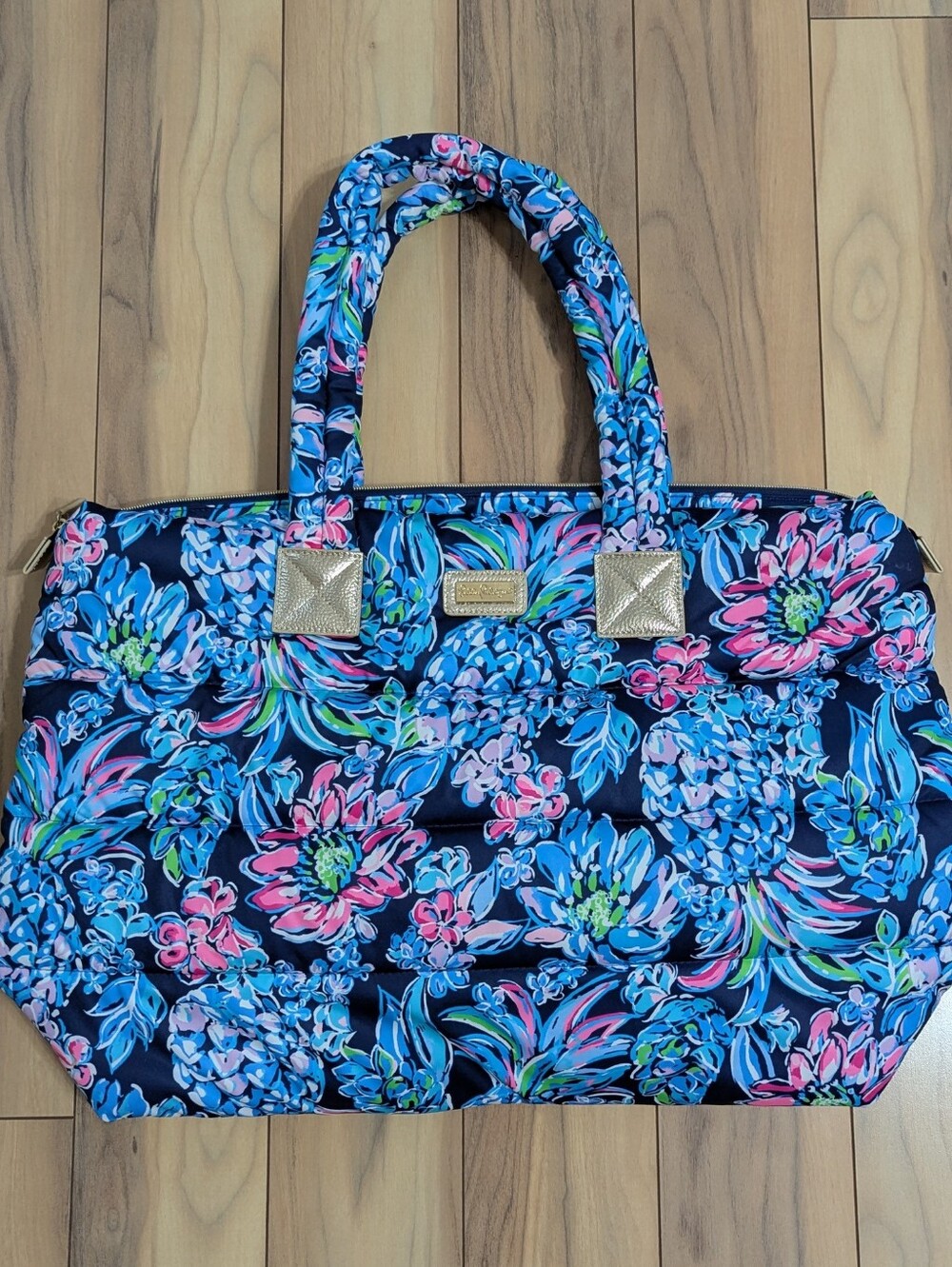 EUC! Lilly Pulitzer Polly Puffer Tote Bag In High Tide Navy Pineapple Paradise
